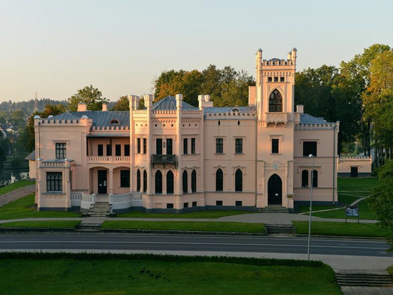 20 Latvijas pilis un muižas, kuras vērts šovasar apmeklēt!
