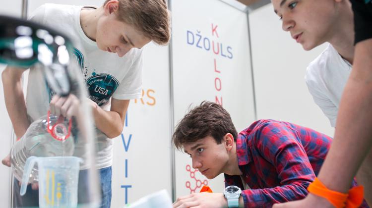 Dažas dienas, lai pieteiktos fizikas erudīcijas konkursam “FIZMIX Eksperiments"