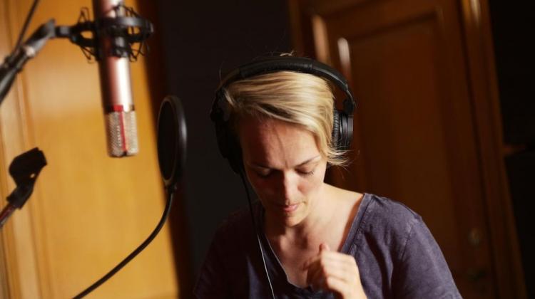 Mūziķe Carleen laiž klajā savu debijas singlu ''Tidal Wave''