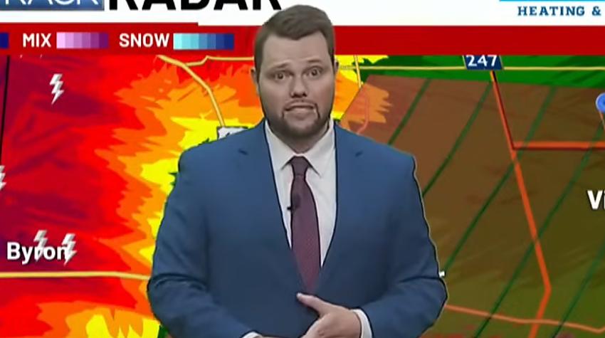 VIDEO ⟩ Meteorologs tiešraidē raksta īsziņu sievai, brīdinot par laikapstākļiem