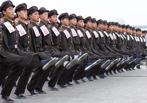 ZKorejas armija ir 3 lielākā... Autors: Spocenite Ziemeļkoreja. Šokējoši fakti! (Papildināts-nemieri)