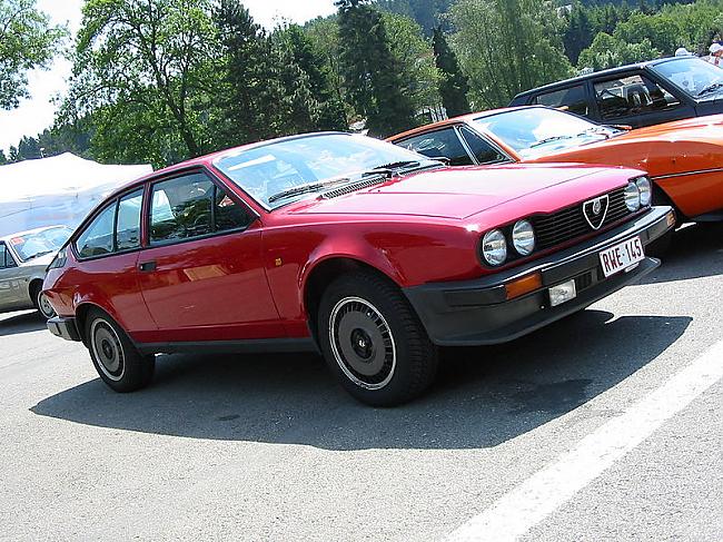 Alfa Romeo Alfetta GTV Autors: Sinhrofazatrons Jeremy Clarkson un viņa auto