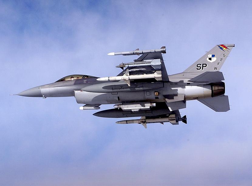F16 Fighting Falcon... Autors: es te nebiju USAF fighter iznīcinātāji un bombardieri