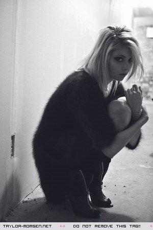  Autors: Honeybear Taylor Momsen.