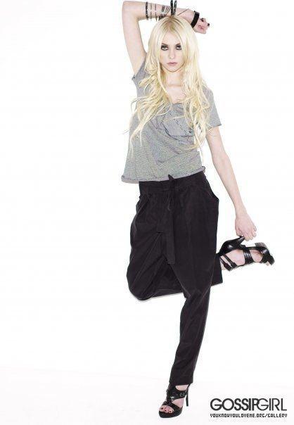  Autors: Honeybear Taylor Momsen.