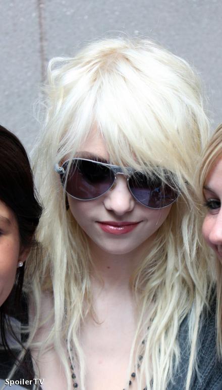  Autors: Honeybear Taylor Momsen.