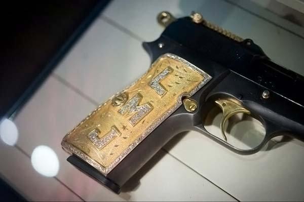 Pistole kura piederēja vienam... Autors: Darknet Narkotiku muzejs