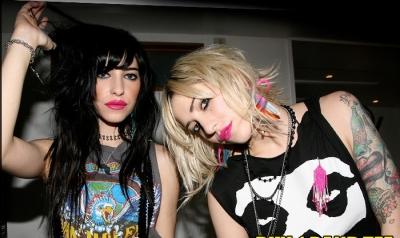  Autors: Honeybear The Veronicas.