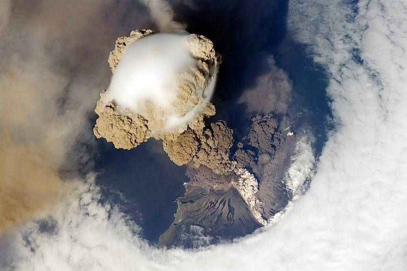 Šeit redzams Saričeva vulkāna... Autors: Spocenite Skats no otras puses