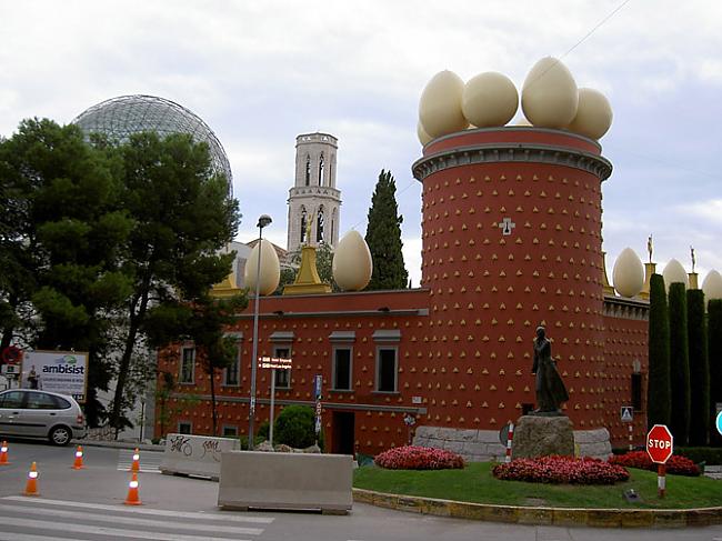 The Torre Galatea Figueras... Autors: Maryllin Visneparastākās pasaules ēkas