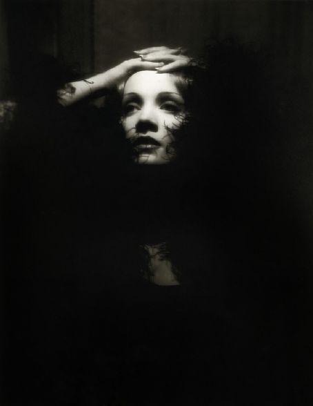  Autors: Honeybear Marlene Dietrich.