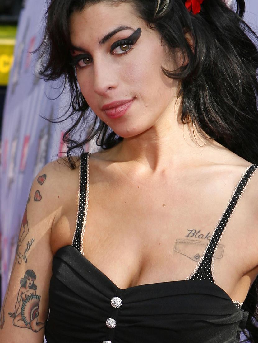  AMY WINEHOUSE Autors: Princesse Slavenību Tetovējumi