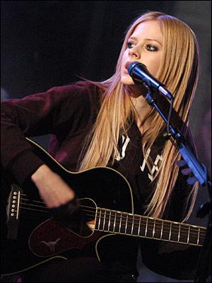 Avril Lavigne Kursh gan nezin... Autors: SamanthaJones grupas ar meitenu vokaalu...