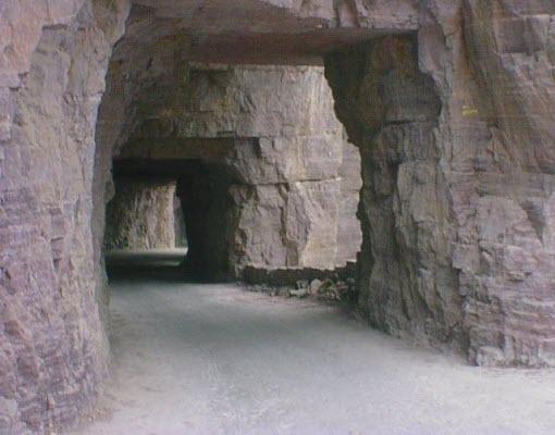 Guoliang Tunnel Road China Autors: eshan Pasaules sarežģītākie un bīstamākie ceļi