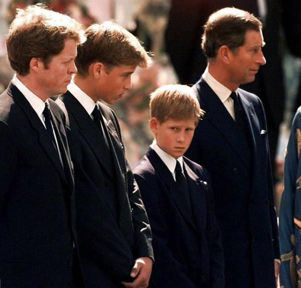 1997 gada 31 augustā princese... Autors: pina Prinča Čārlza dzīve fotogrāfijās