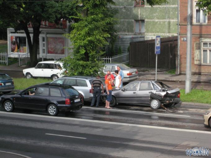  Autors: bambaalis 5 auto avārija