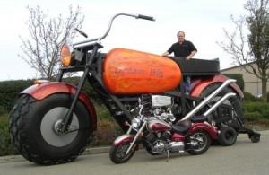 Pasaules lielākais motocikls... Autors: pedogailis Lielākais salīdzinājumā ar mazāko