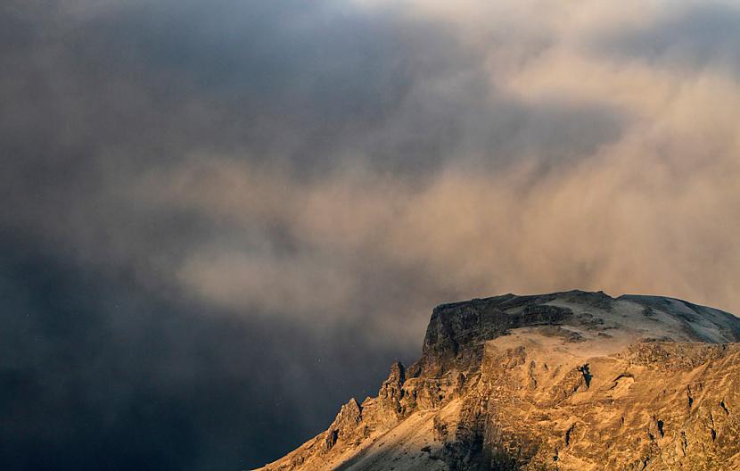 A huge ash cloud creeps over... Autors: ixtys Islandes Eyjafjallajokull volcano