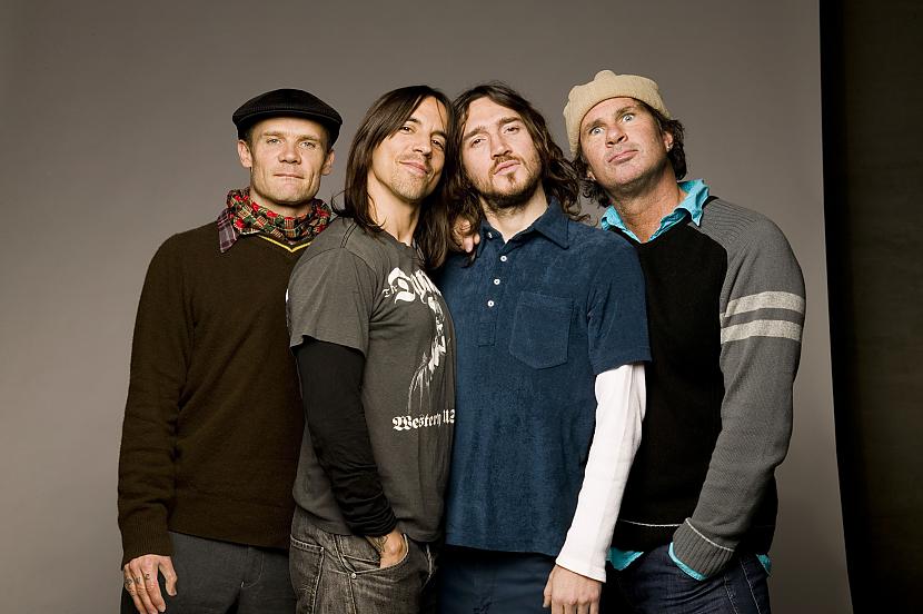No kreisās puses Flī Entonijs... Autors: scoobydoo Red Hot Chili Peppers
