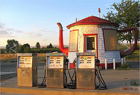 Teapot Gas Station  Washington... Autors: Andy Uzpildīsim bākas ;)