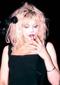 courtney Love Autors: Alekssa smēķējošās slavenības