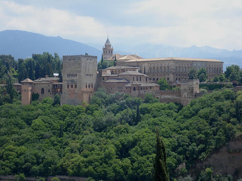 Alhambra Autors: Almucha Granada, ļoti skaista un vēsturiska Spānijas pilsēta