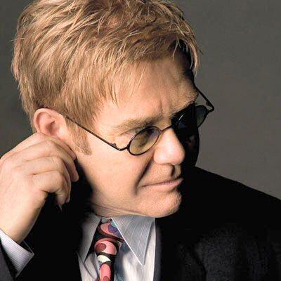 Elton John Iebāza galvu gāzes... Autors: LoveMeLoveMe Slavenības, kuras mēģinājušas izdarīt pašnāvību.