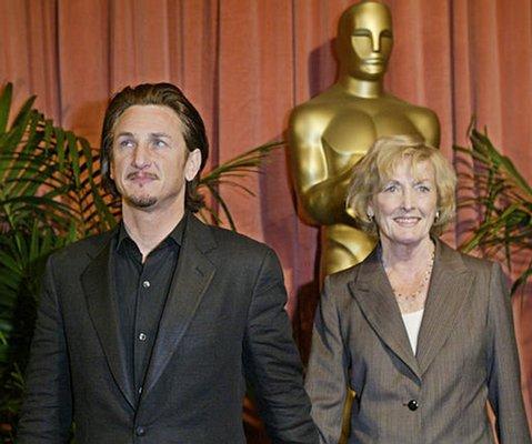 Sean Penn and Eileen Autors: mjaau Slavenības un viņu mammas!