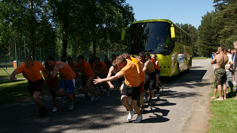  Autors: AndrisZalais Vilkām autobusu