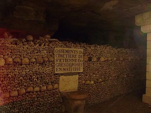 Les Catacombes Parīzē Francijā... Autors: ainiss13 Spocīgākās kapsētas pasaulē.