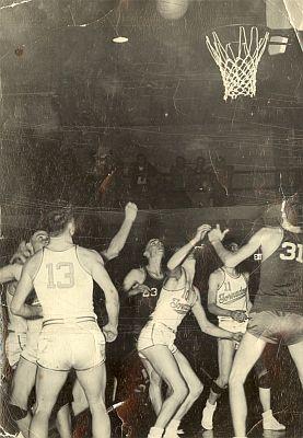 Pirmā vīriešu basketbola spēle... Autors: Kasers Basketbols - fakti