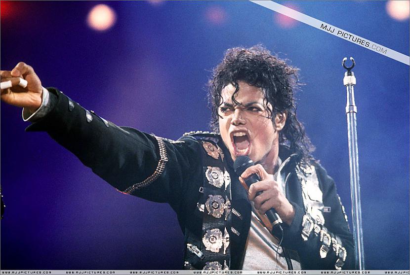 Bad world tour 1987  1989 gads Autors: kik122 Maikls Džeksons uz skatuves un vēl citas bildītes..