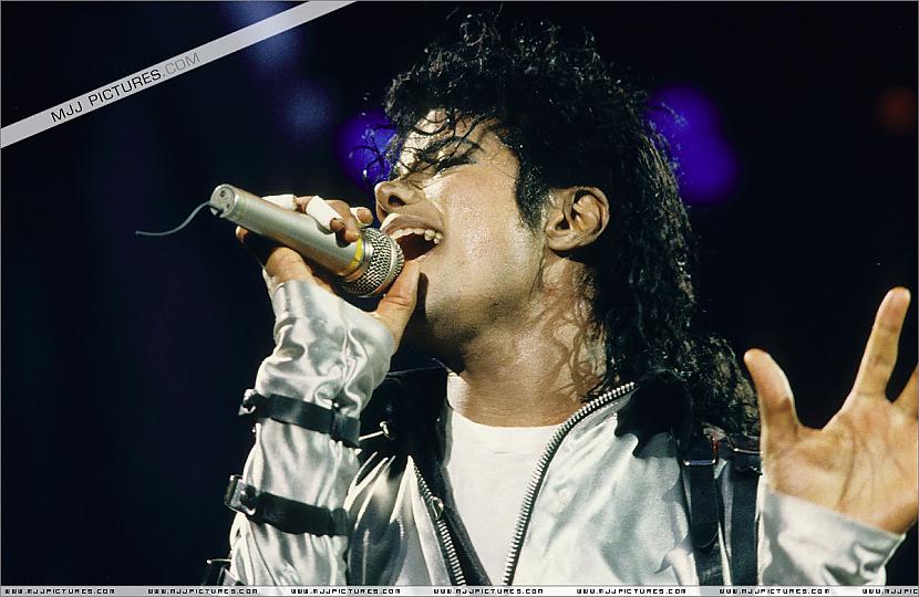 Bad world tour 1987  1989 gads Autors: kik122 Maikls Džeksons uz skatuves un vēl citas bildītes..