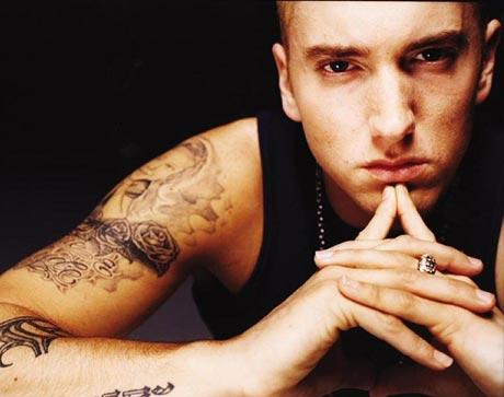 Eminem kontakts ar illuminati.