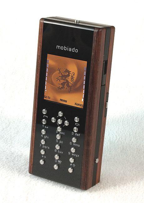 7 Mobiado Professional EM Cena... Autors: mehmeh Pasaules 10 dārgākie tālruņi