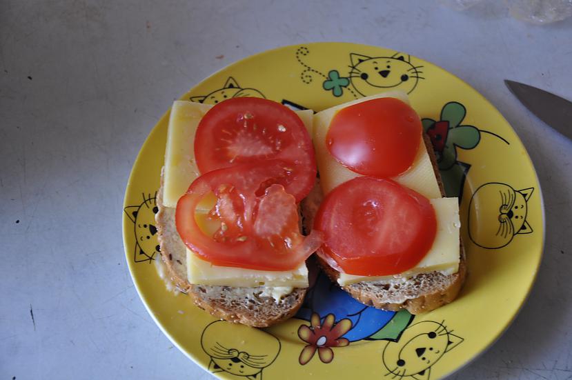 4 solis Sagrieziet tomātu un... Autors: heh Kā pagatavot garšīgas brokastis.(ātri)