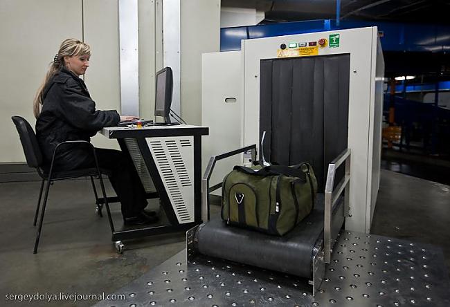 Bagāža tiek pārbaudīta ar... Autors: spoof Kur paliek tava bagāža lidostā