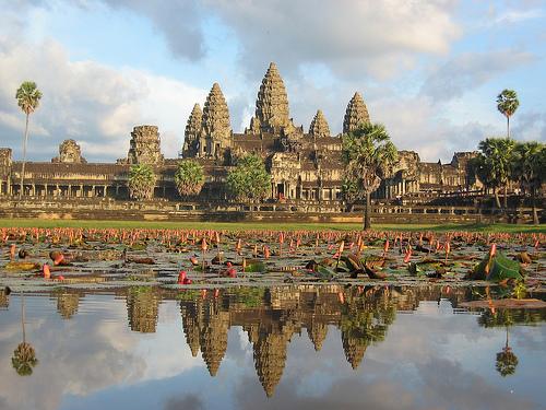 Angkor Wat  templis tika... Autors: Fosilija 10 iespaidīgi tempļi