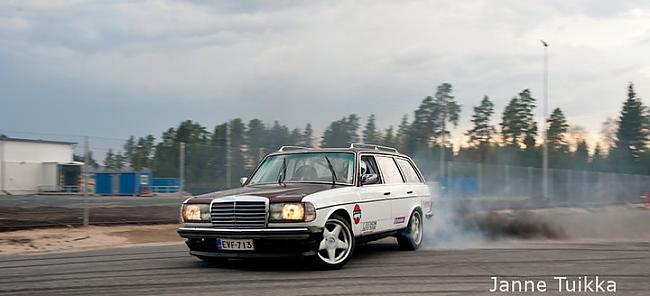  Autors: awoken Black smoke racing Mercedes