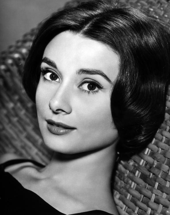 10 Vieta Audrey Hepburn mirusi... Autors: MEGRUBI 20 gadsimta skaistākās sievietes