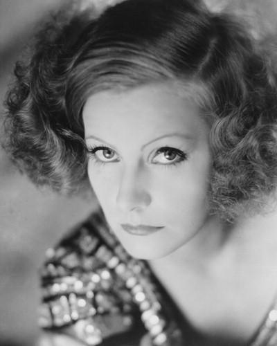 4 Vieta Greta Garbo mirusi 84... Autors: MEGRUBI 20 gadsimta skaistākās sievietes