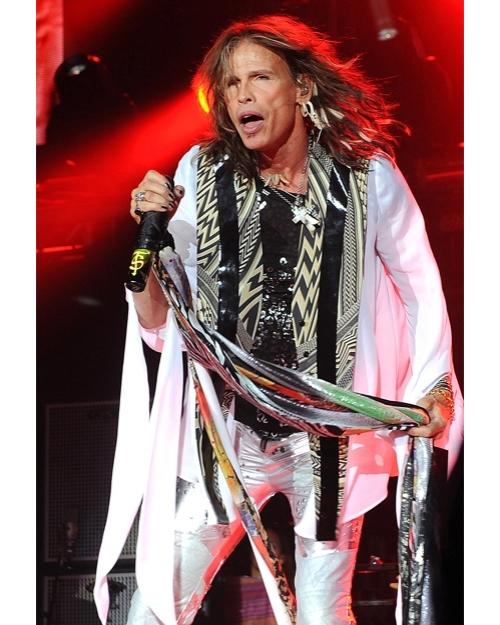 Steven Tyler looks like a... Autors: viņš Rock Stars Fashion: Praises & Friendly Advice