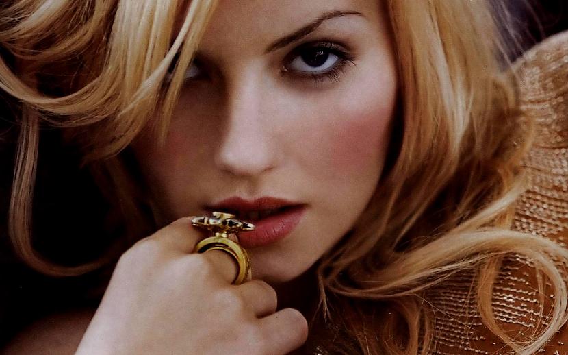  Autors: MEGRUBI Elisha Cuthbert