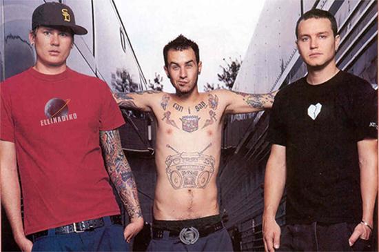 Blink 182 Autors: Rolltonoids Top3 manas mīļākās grupas :)