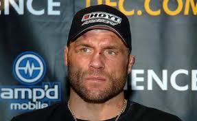  Autors: NEOVO Randy Couture