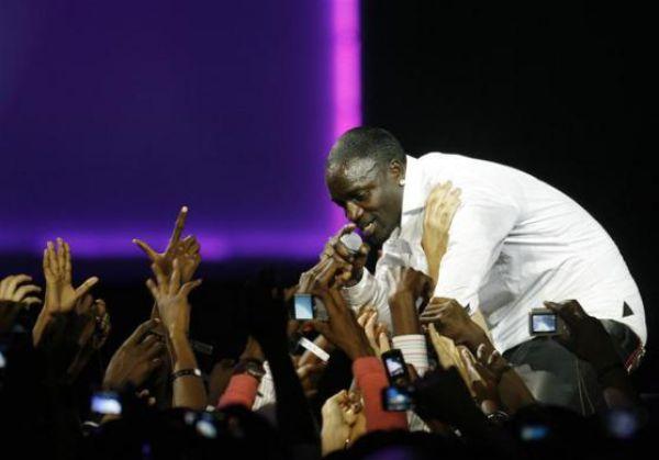 26 Akon 6240017 fans Autors: BLACK HEART slavenību facebook fani! :)