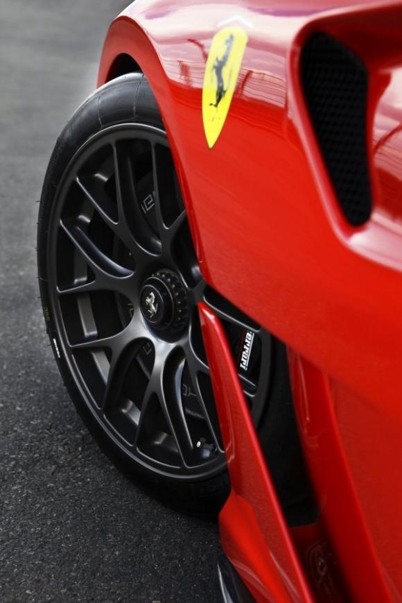 Tāpat var atzīmēt ka 599XX ir... Autors: Fry Ferrari 599XX