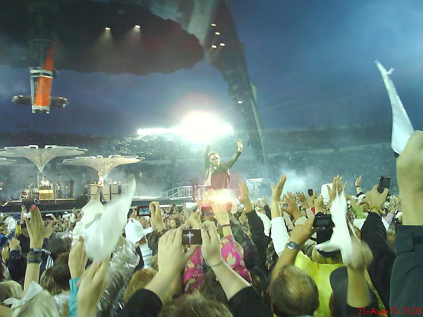 Bono Autors: Klārksoons U2 koncerts 2010 (Helsinki)
