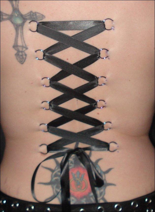  Autors: dzelksnis Corset Piercing: Elegant or Bizare Body Modification?