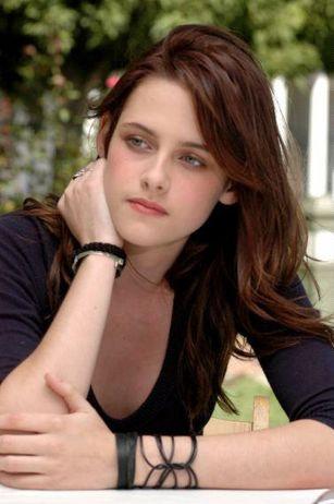  Autors: Fosilija Kristen Jaymes Stewart